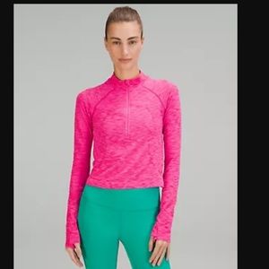 Limited Swiftly Tech Half-Zip 2.0 Race length Chroma Check Pow Pink
Size 12